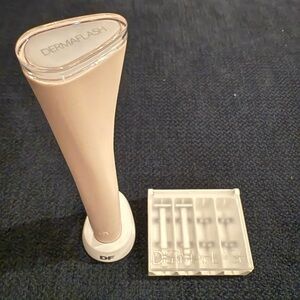 Dermaflash Luxe Exfoliating Device in Blush